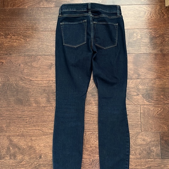 Banana Republic Petite Skinny Fit Jeans. Size 24/00Petite. - Picture 2 of 4